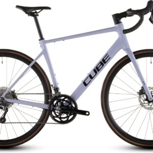 CUBE ATTAIN RACE CYCLAMEN/BLACK 47 CM