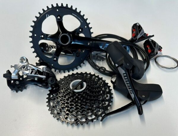 Groupset: Sram Rival 1x11, no BB